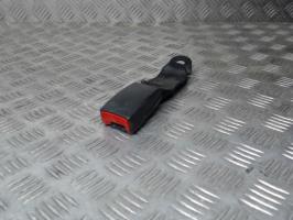 Attache ceinture arriere centrale