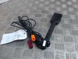 Attache ceinture avant gauche