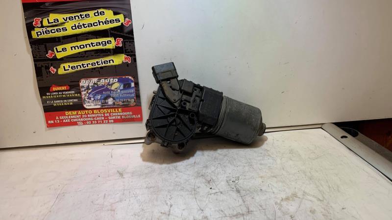 Moteur essuie glace avant