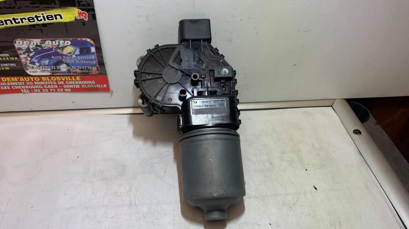 Moteur essuie glace avant