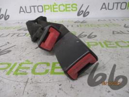 Attache ceinture arriere centrale