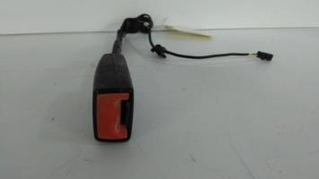 Attache ceinture avant droit