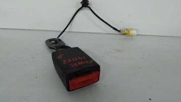 Attache ceinture avant gauche