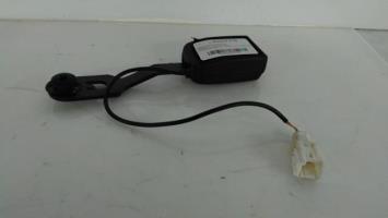 Attache ceinture avant droit