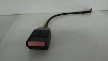 Attache ceinture avant droit