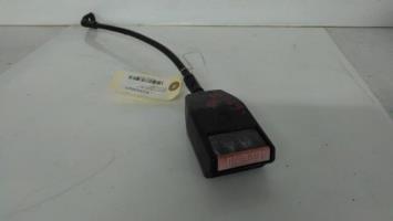 Attache ceinture avant gauche
