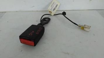 Attache ceinture avant gauche