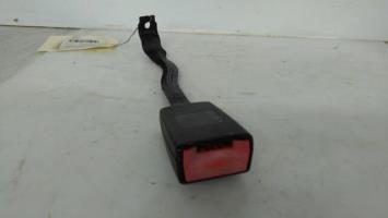 Attache ceinture avant droit