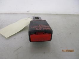 Attache ceinture avant droit