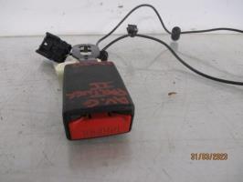 Attache ceinture avant gauche