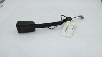 Attache ceinture avant gauche