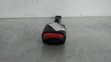 Attache ceinture avant gauche