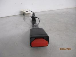 Attache ceinture avant gauche