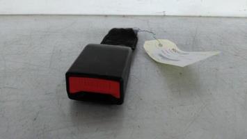 Attache ceinture arriere droit