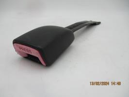 Attache ceinture avant droit