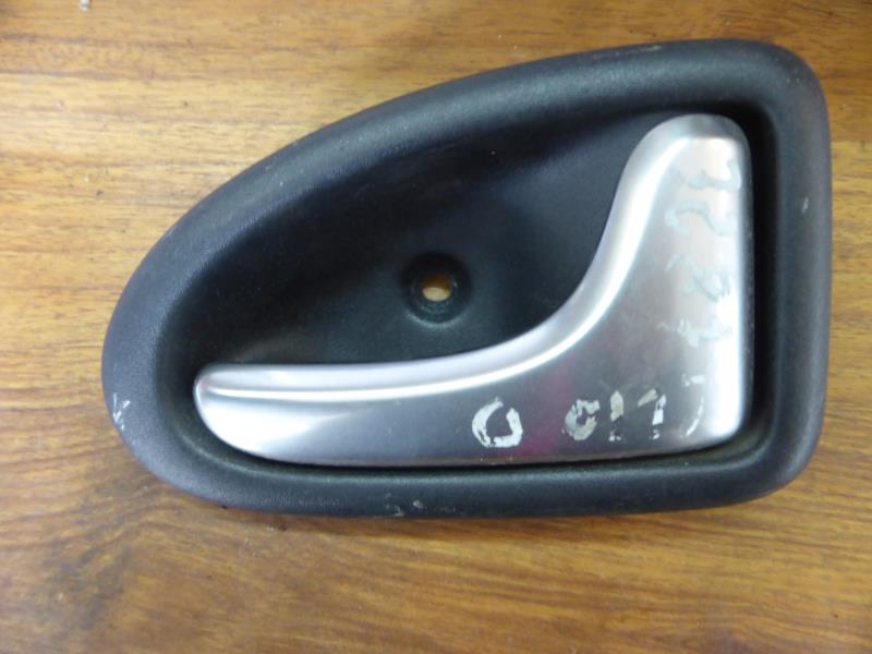 Poignee interieur avant droit