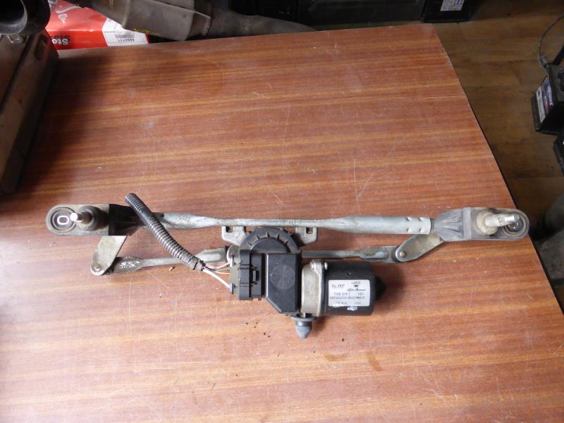 Moteur essuie glace avant