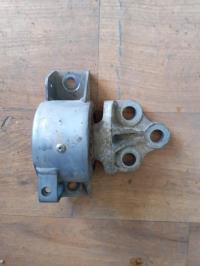 Support moteur gauche