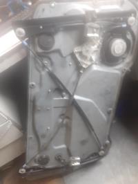 Mecanisme de leve vitre electrique avant droit