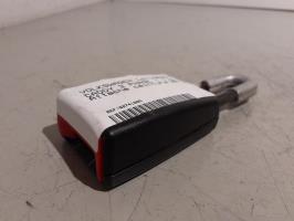 Attache ceinture arriere centrale