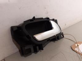 Poignee interieur avant droit