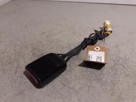 Attache ceinture avant droit