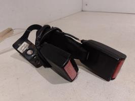 Attache ceinture arriere centrale