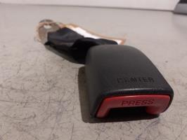 Attache ceinture arriere centrale