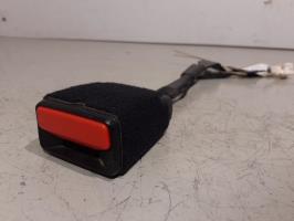 Attache ceinture avant droit
