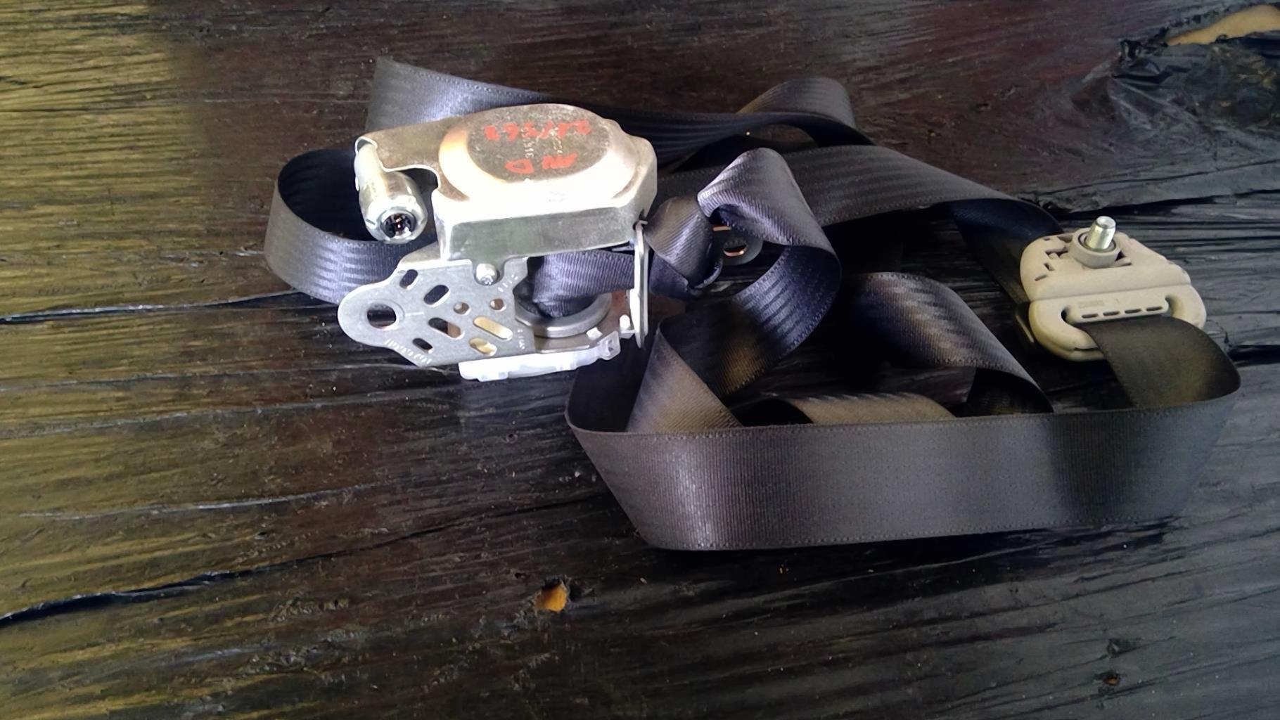 Ceinture avant droit
