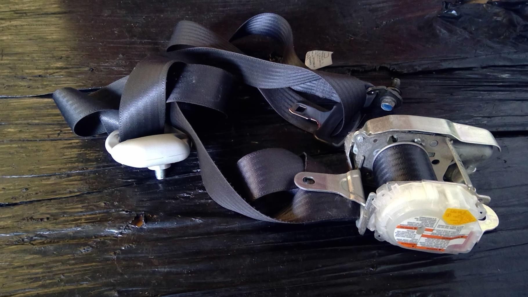 Ceinture avant gauche