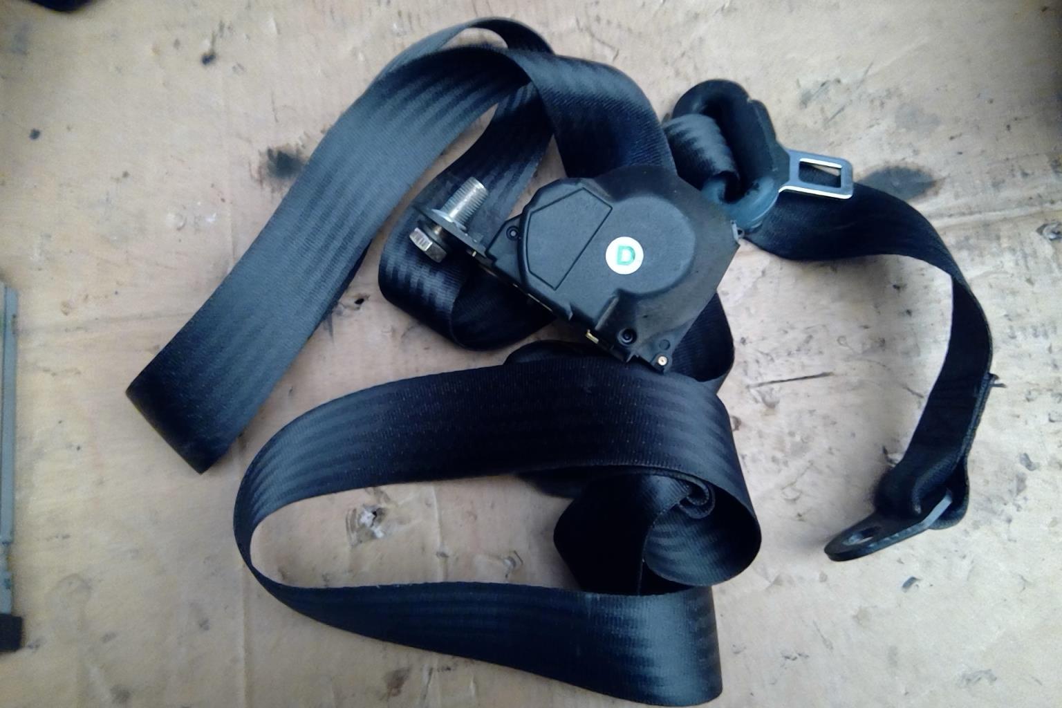 Ceinture arriere droit