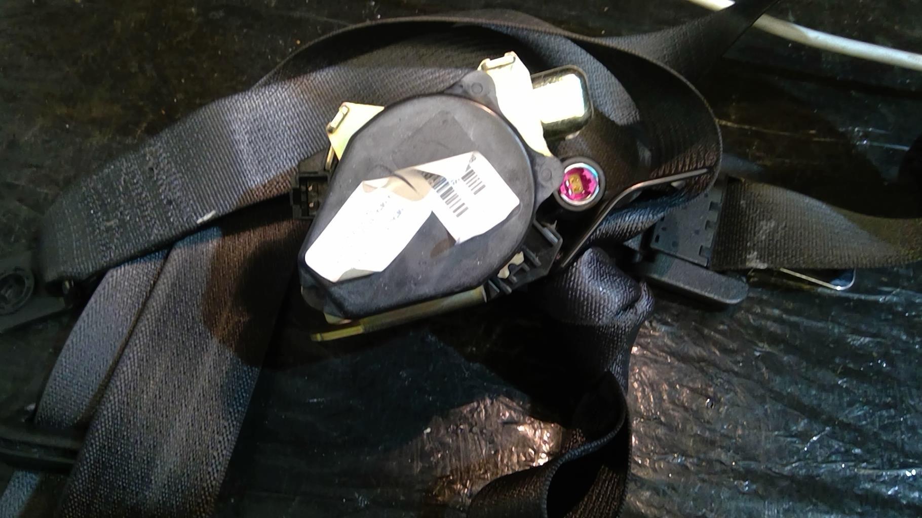 Ceinture avant gauche