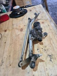 Moteur essuie glace avant