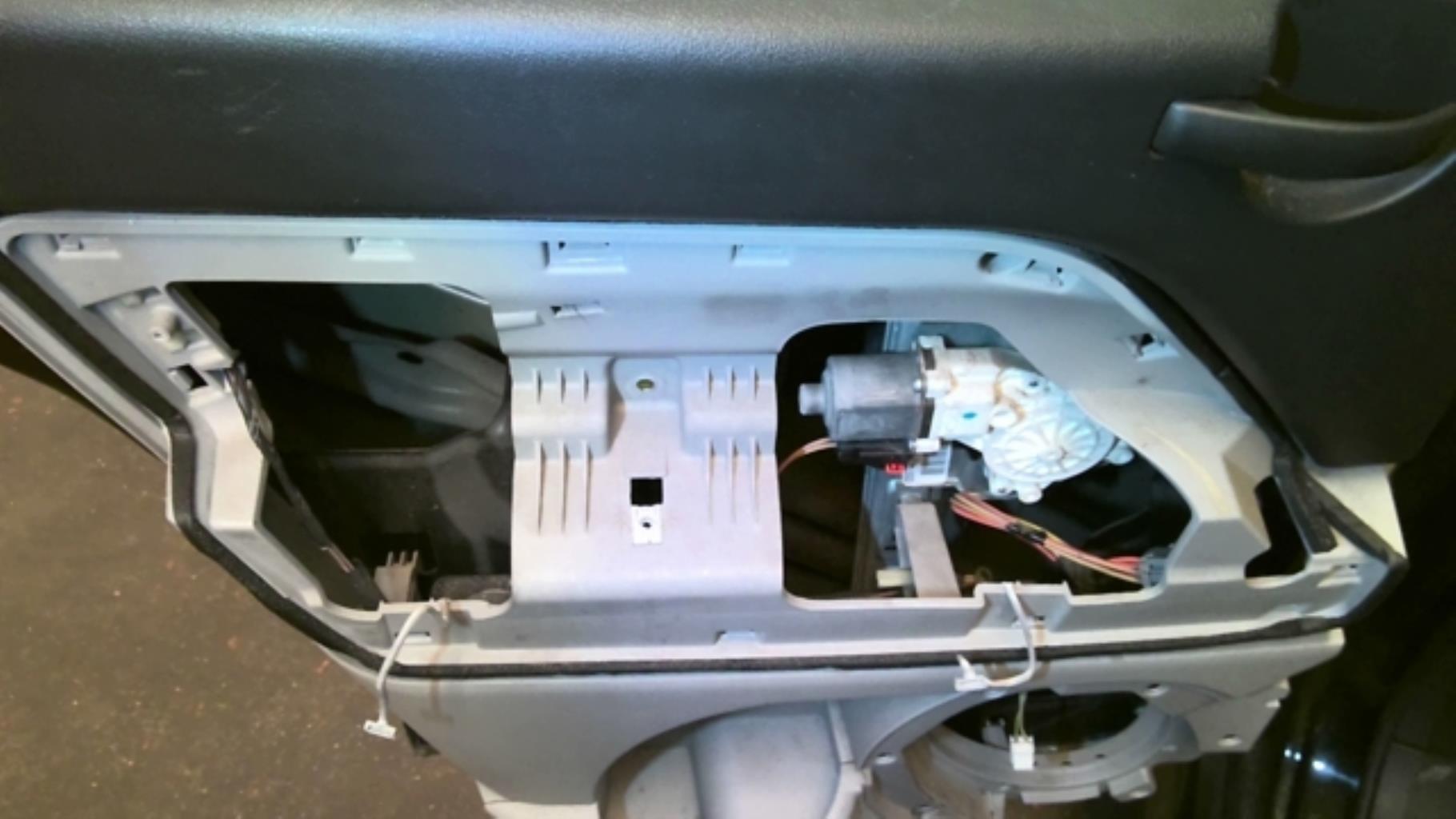 Leve vitre electrique arriere gauche