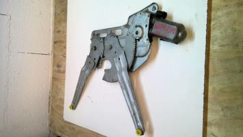 Mecanisme de leve vitre electrique avant gauche