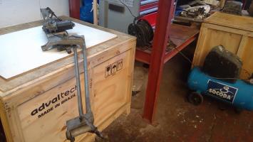 Moteur essuie glace avant