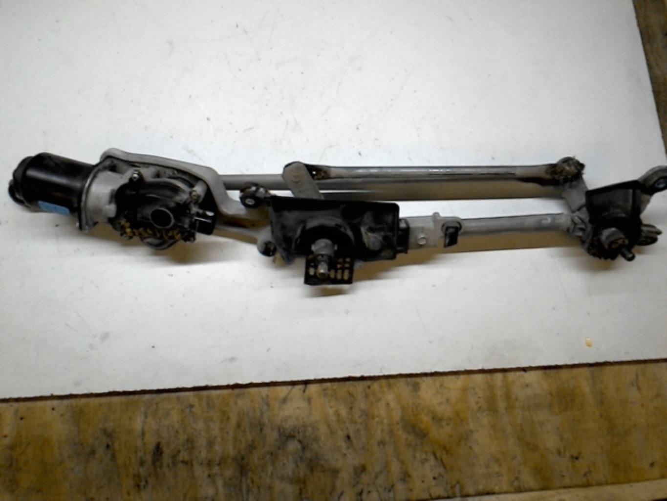Moteur essuie glace avant