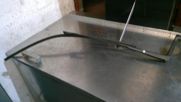 Bras essuie glace avant gauche