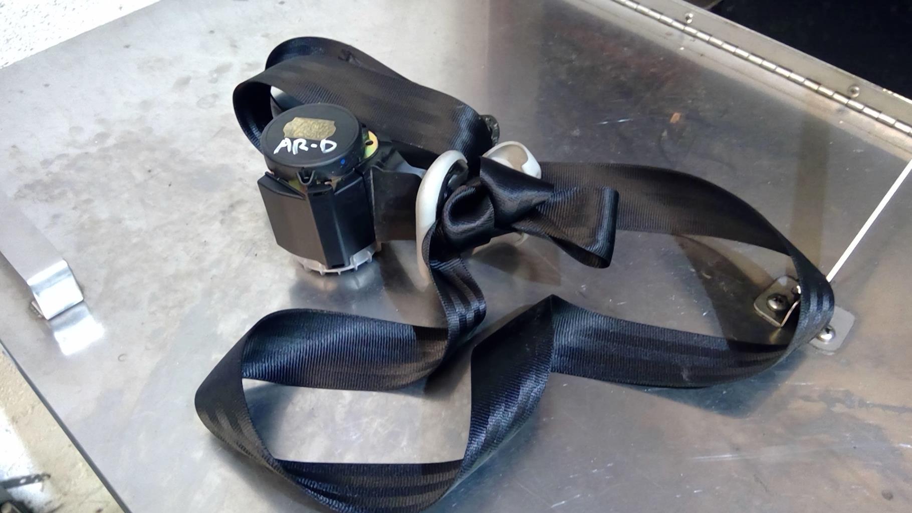 Ceinture arriere droit
