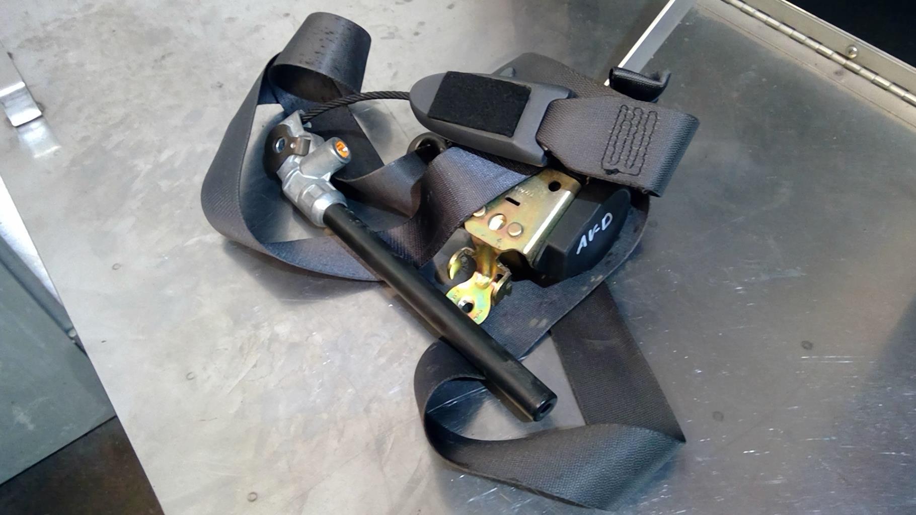 Ceinture avant droit