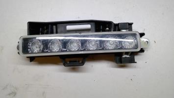 Feu diurne avant gauche