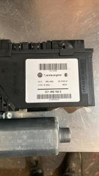 Mecanisme de leve vitre electrique avant droit