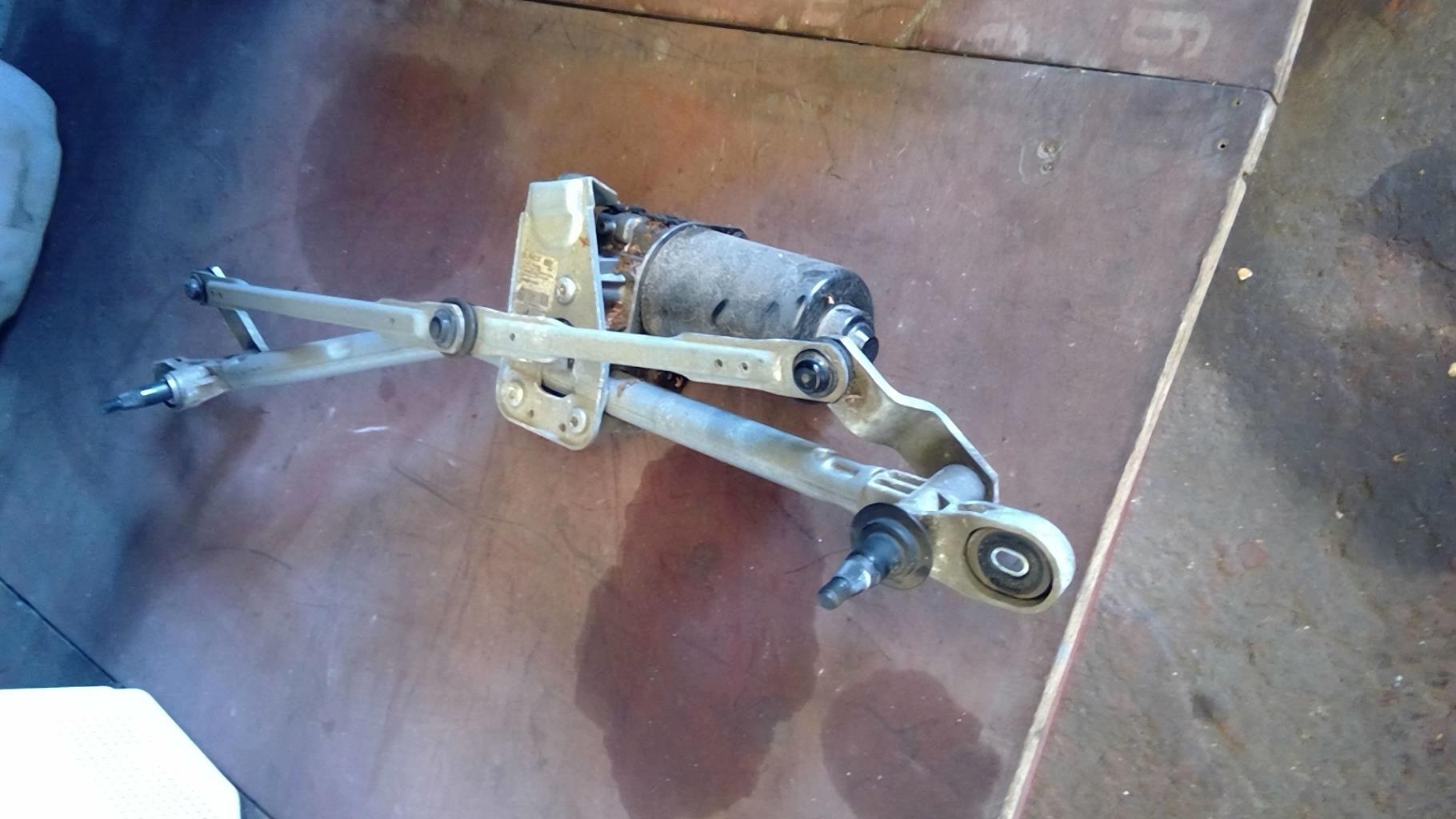 Moteur essuie glace avant