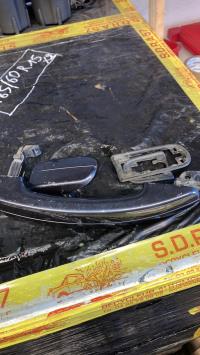 Poignee porte avant droit