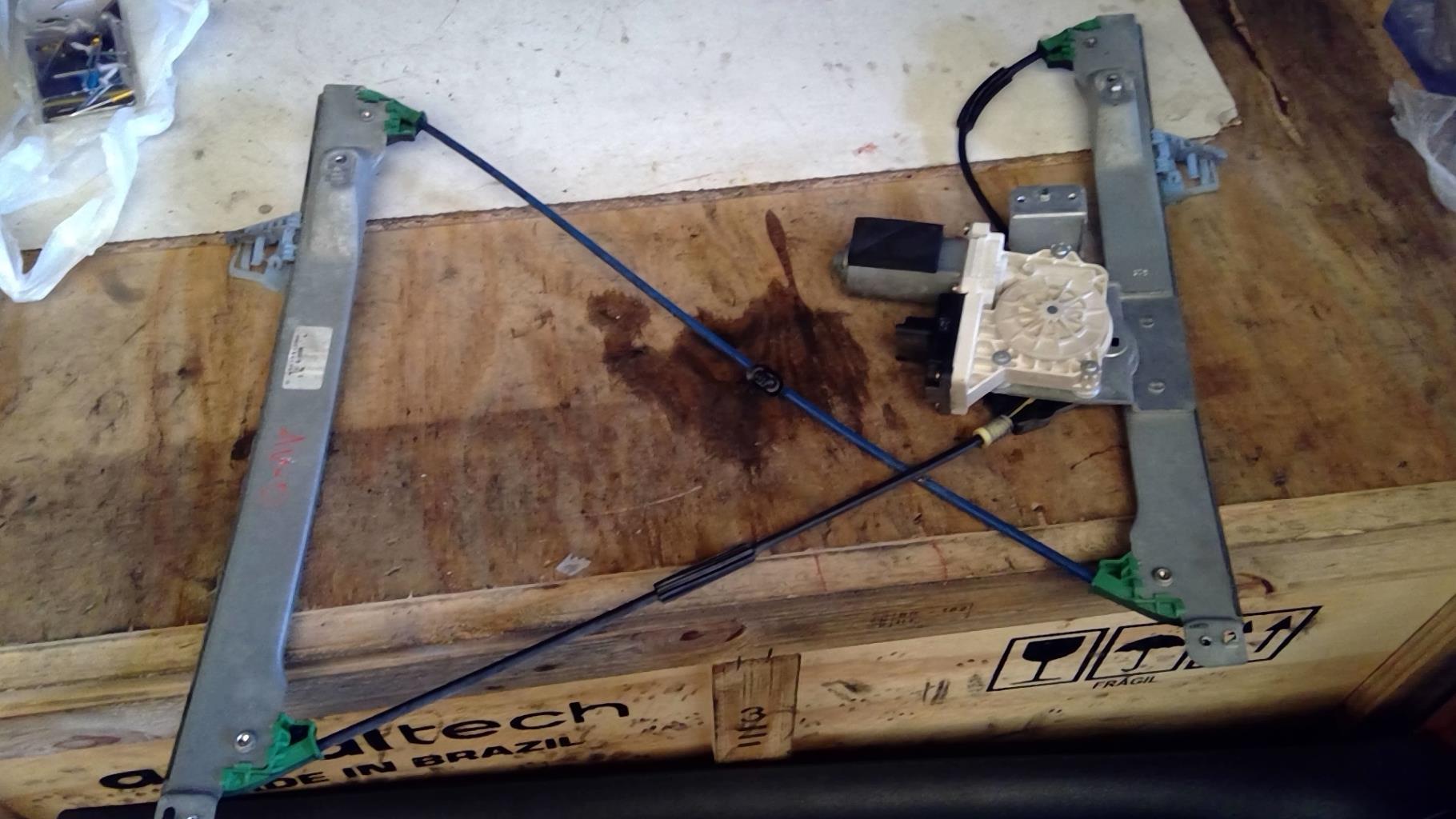 Mecanisme de leve vitre electrique avant droit