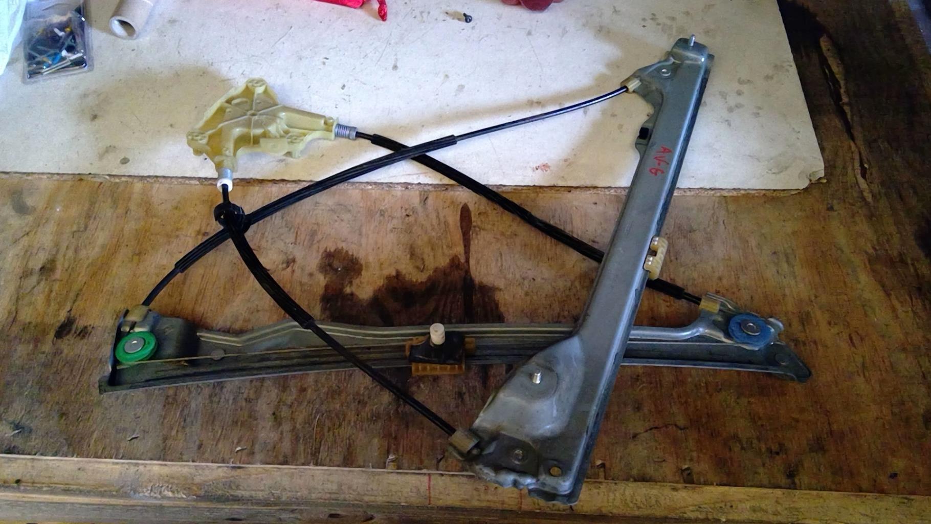 Mecanisme de leve vitre electrique avant gauche
