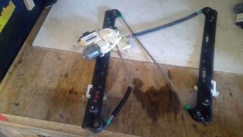 Leve vitre electrique avant droit