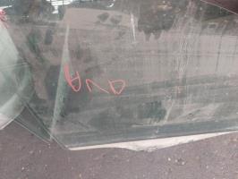 Vitre avant droit