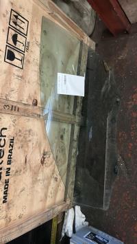 Vitre avant gauche